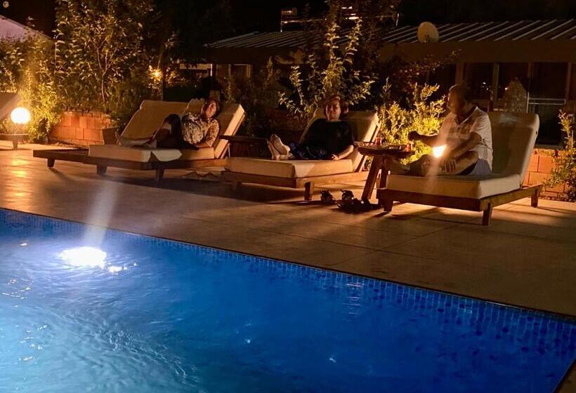 تختخواب و صبحانه Casa Mora Zeytinli