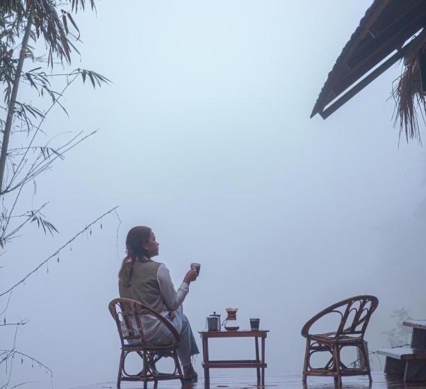 تختخواب و صبحانه สะปัน Riva Camp