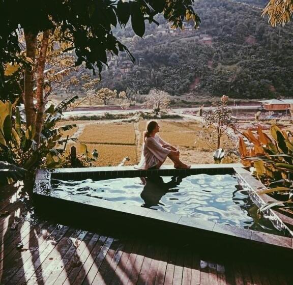 تختخواب و صبحانه สะปัน Riva Camp