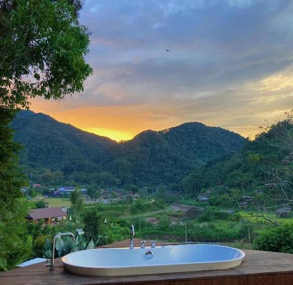تختخواب و صبحانه สะปัน Riva Camp
