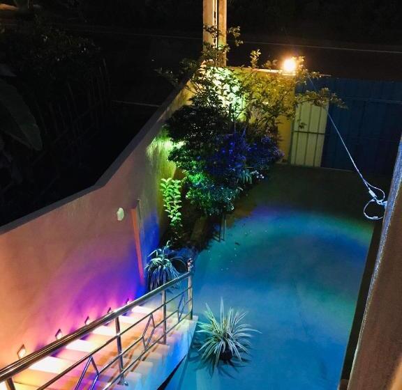 تختخواب و صبحانه Unique Sunrise Inn