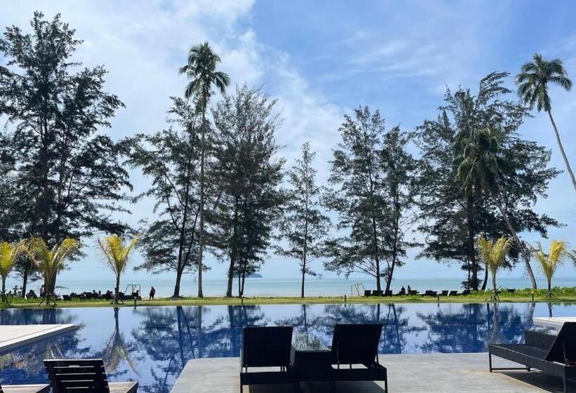 Getawayhub Roxy Sematan Beach Apartment