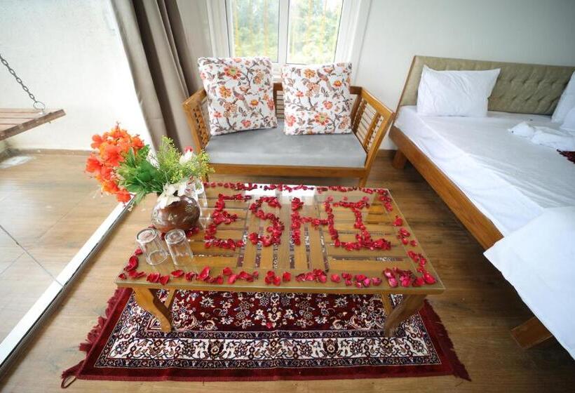 Отель Eshi Resorts And Restaurant   Bhimashankars Jungle Luxury Resort