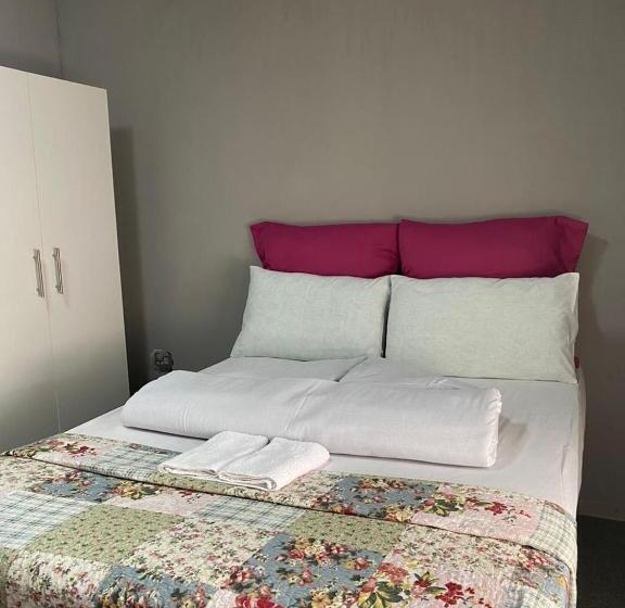 پانسیون Contractors Accommodation At Pio Guest House