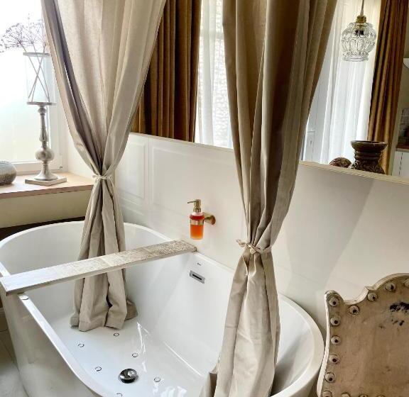 膳宿费 La Suite Drômoise 1809