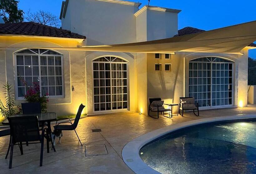 پانسیون Leopolds Village