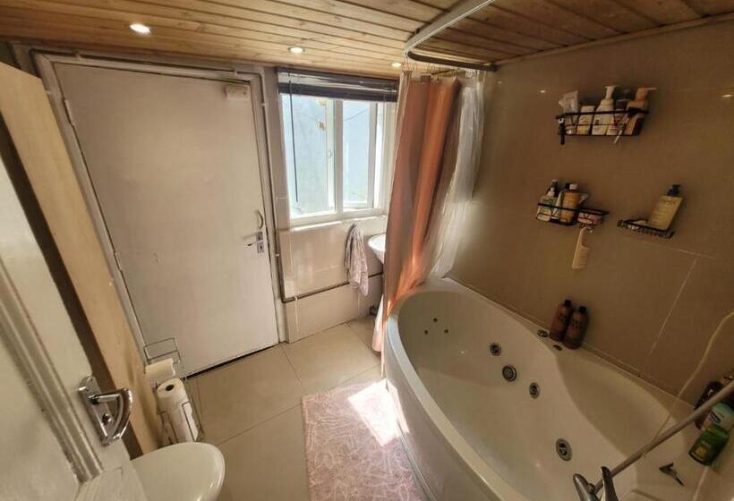 פנסיון Locke & Quay Exclusive Rooms