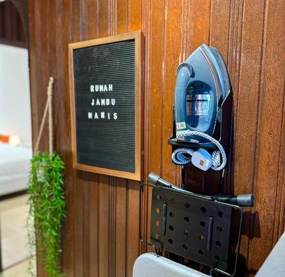 بنسيون Rumah Jambu Manis Netflix,free Wifi, 3 Minutes To Kuala Berang