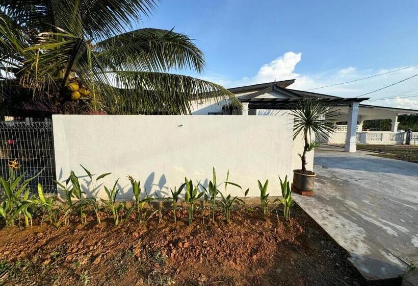 بنسيون Rumah Jambu Manis Netflix,free Wifi, 3 Minutes To Kuala Berang
