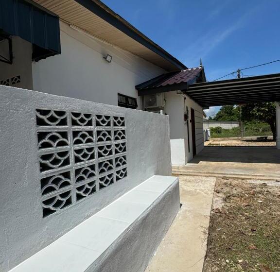 بنسيون Rumah Jambu Manis Netflix,free Wifi, 3 Minutes To Kuala Berang