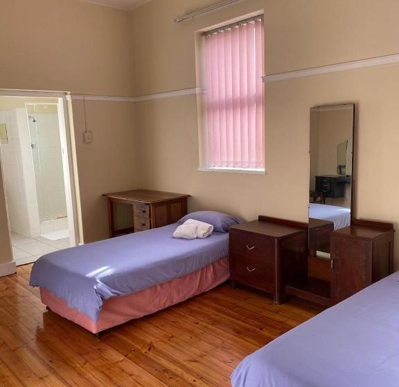 پانسیون St Luke S Retreat Centre And Guest House