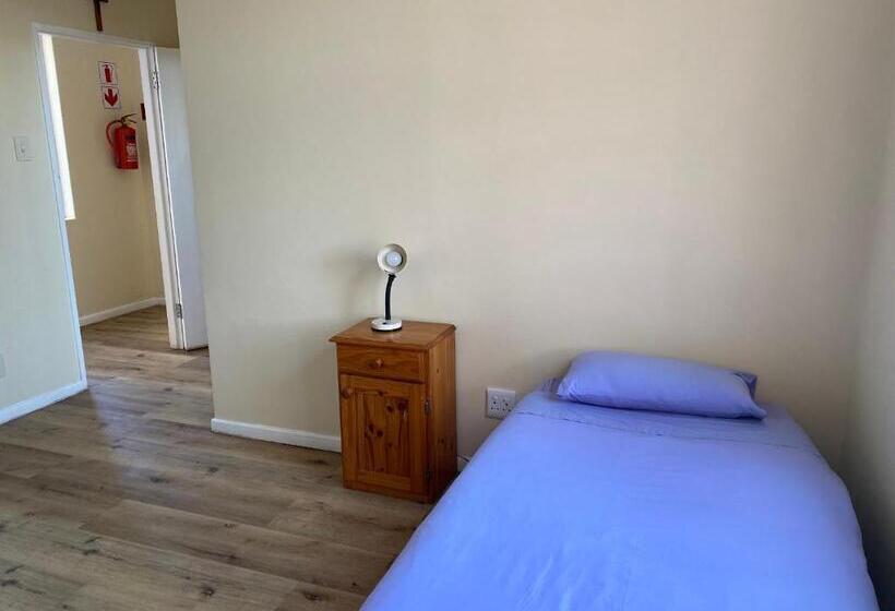 پانسیون St Luke S Retreat Centre And Guest House