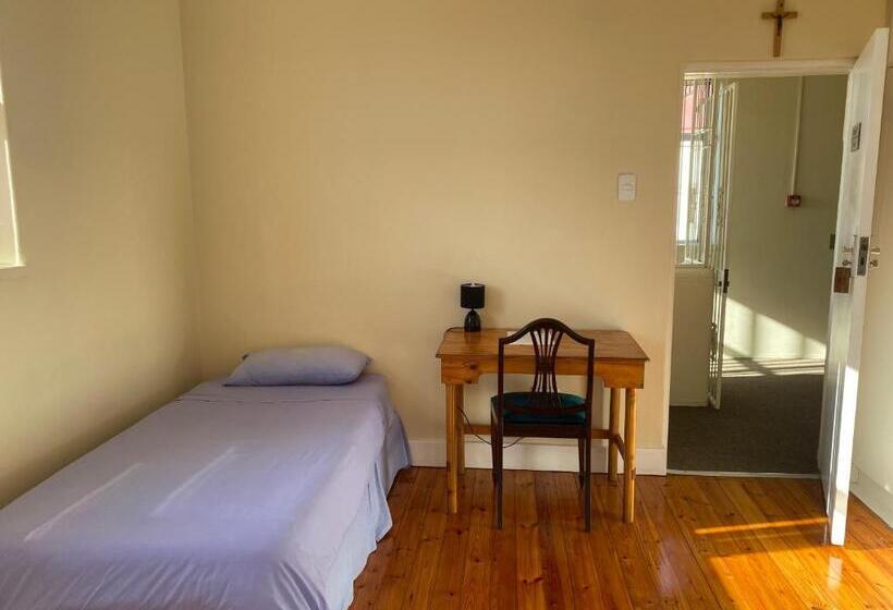 پانسیون St Luke S Retreat Centre And Guest House