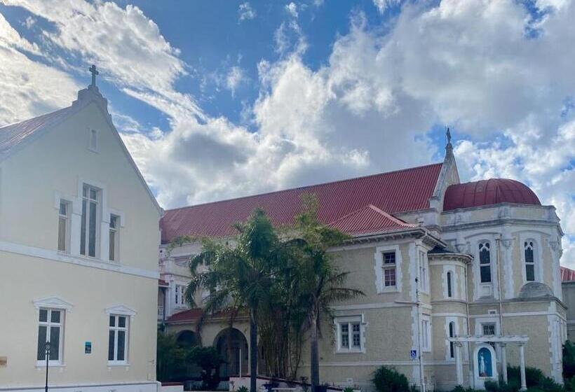 پانسیون St Luke S Retreat Centre And Guest House