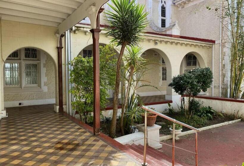 پانسیون St Luke S Retreat Centre And Guest House