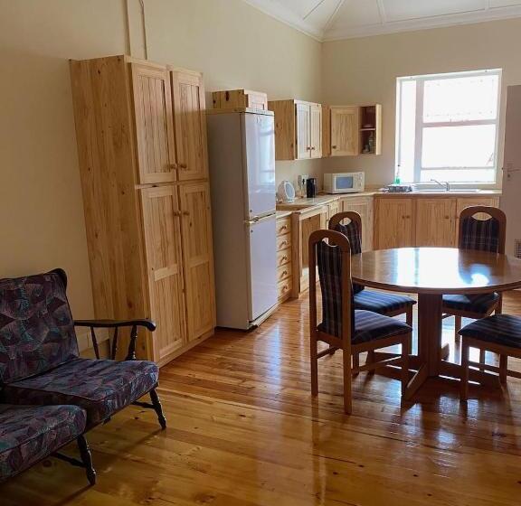 پانسیون St Luke S Retreat Centre And Guest House