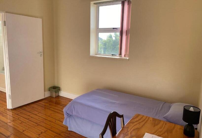 پانسیون St Luke S Retreat Centre And Guest House