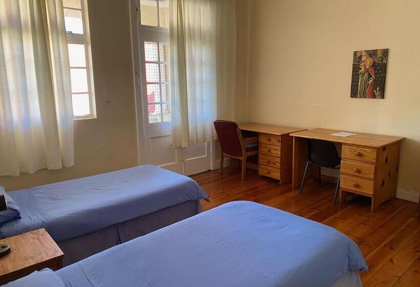 پانسیون St Luke S Retreat Centre And Guest House