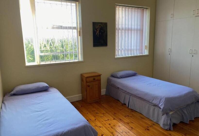 پانسیون St Luke S Retreat Centre And Guest House