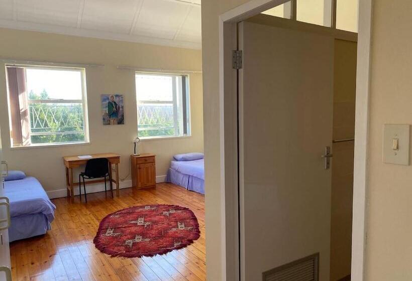 پانسیون St Luke S Retreat Centre And Guest House