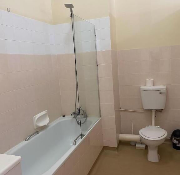 پانسیون St Luke S Retreat Centre And Guest House