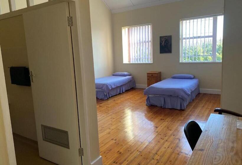 پانسیون St Luke S Retreat Centre And Guest House