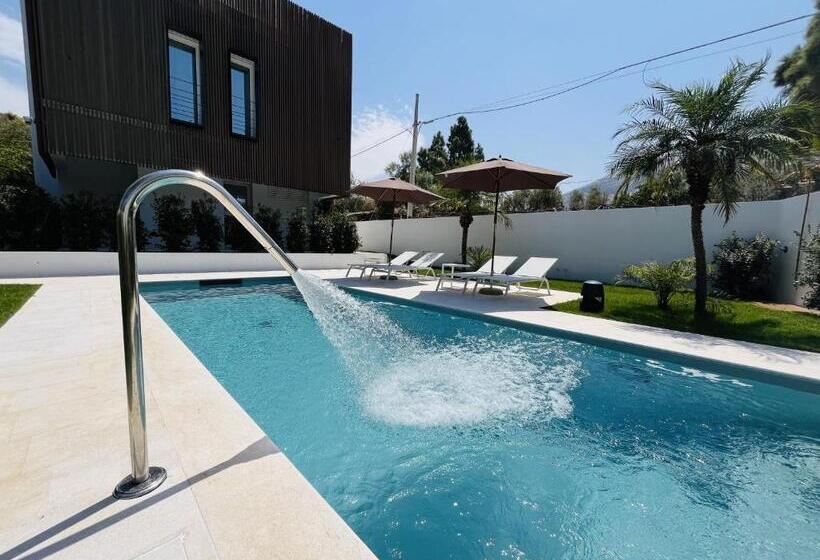 تختخواب و صبحانه Marina Boutique Rooms