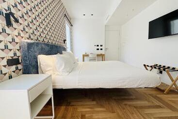 تختخواب و صبحانه Marina Boutique Rooms