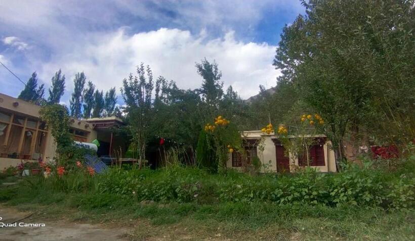 مبيت وإفطار Royal Mount Guest House Ladakh By Lexstays