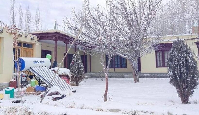 민박 Royal Mount Guest House Ladakh By Lexstays