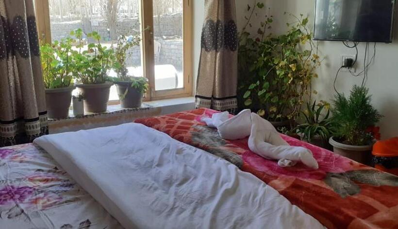 민박 Royal Mount Guest House Ladakh By Lexstays