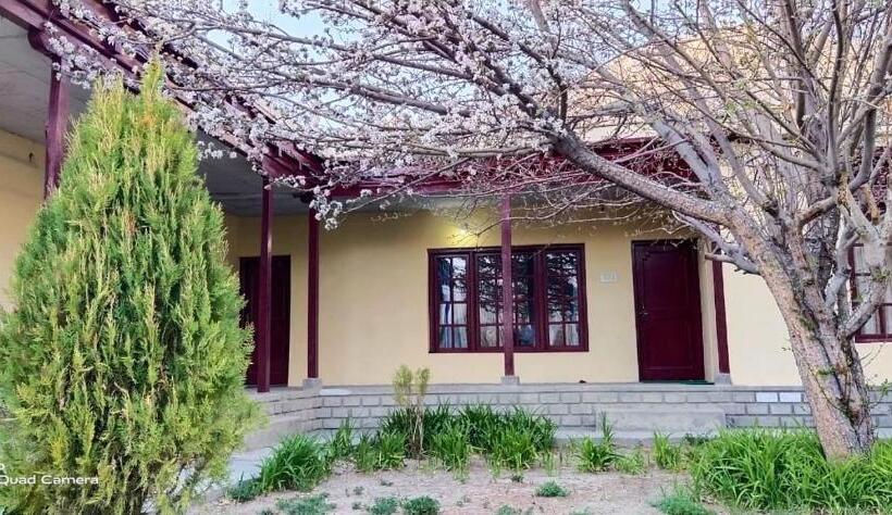 مبيت وإفطار Royal Mount Guest House Ladakh By Lexstays