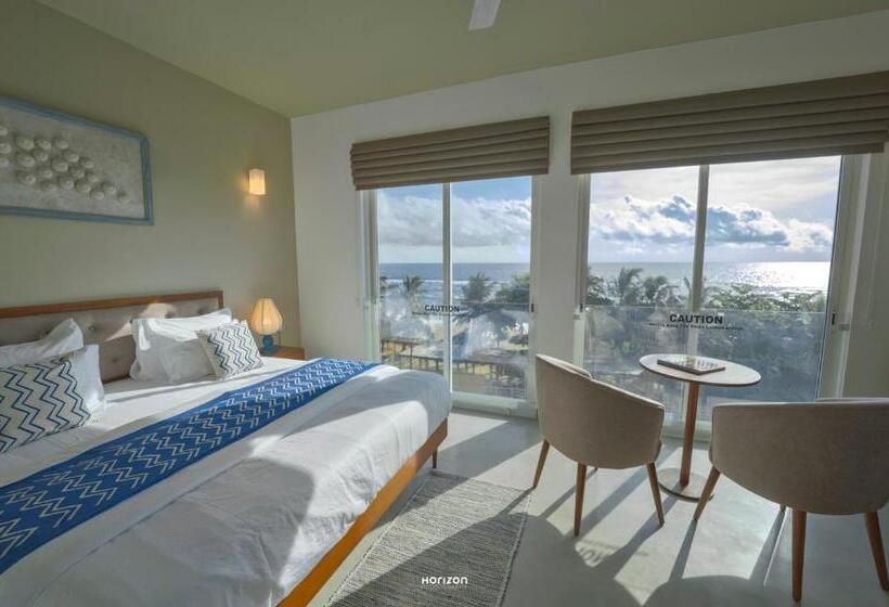 فندق 50 By The Sea