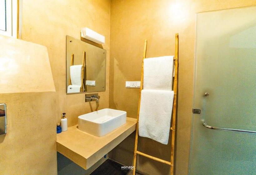 فندق 50 By The Sea