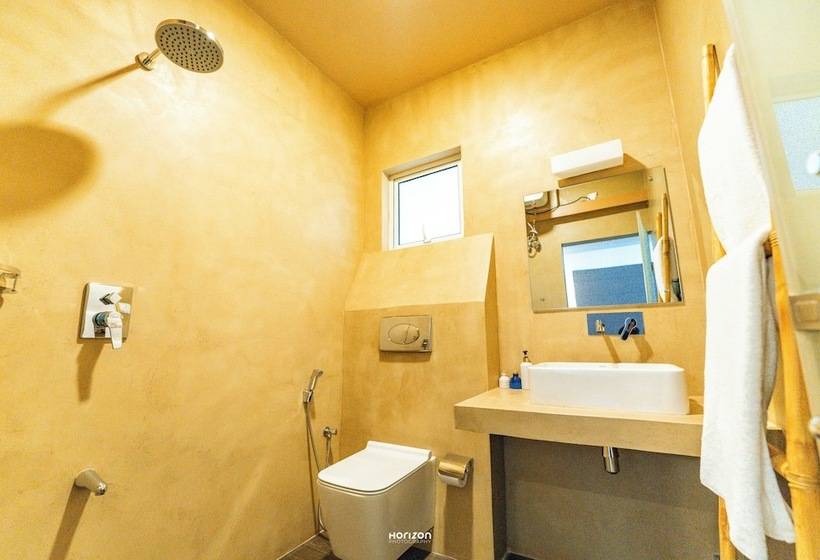 فندق 50 By The Sea