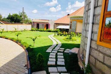 هتل Jomry Cottages
