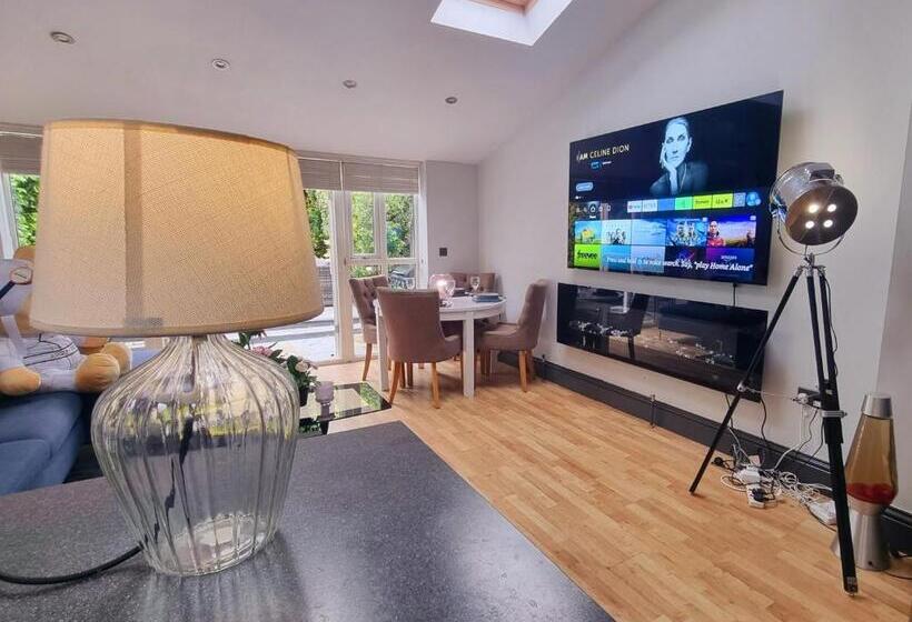 Пансион Big Double Room, 20 Mins To London