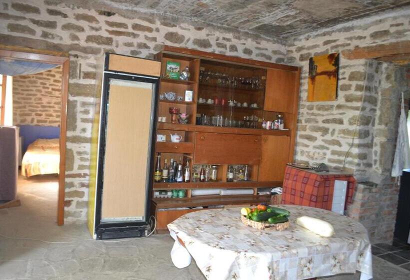 پانسیون Camping & Guest House Murataj