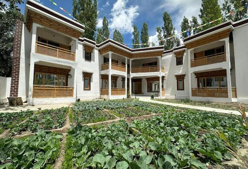 펜션 Losar Guest House Ladakh By Lexstays