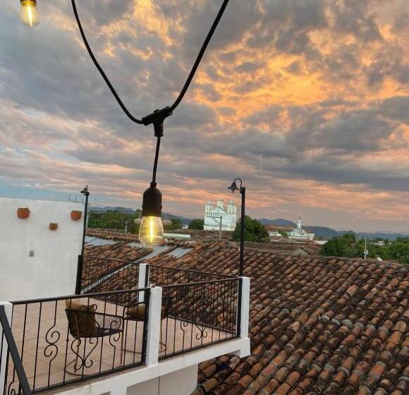 پانسیون Terrazas Guest House Hostal
