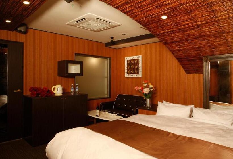 בית מלון כפרי K S Aba Adult Only