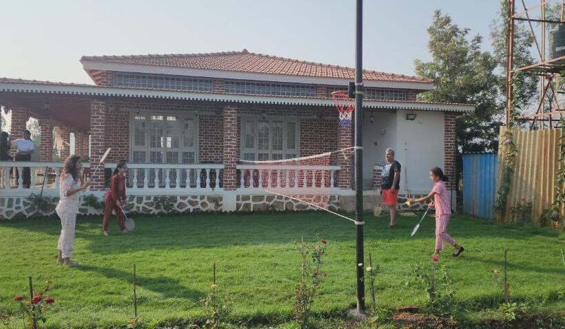 호텔 The Windsor Villa By Parisha Farm