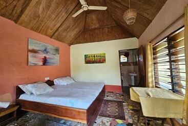 هتل Uzoma S Lodge