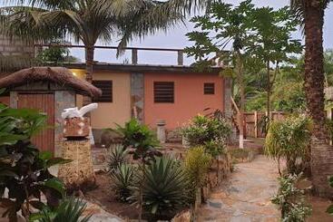 هتل Uzoma S Lodge