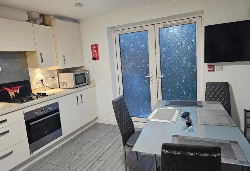 پانسیون Fabulous Guest House In Dartford