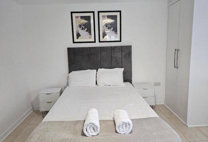 پانسیون Fabulous Guest House In Dartford