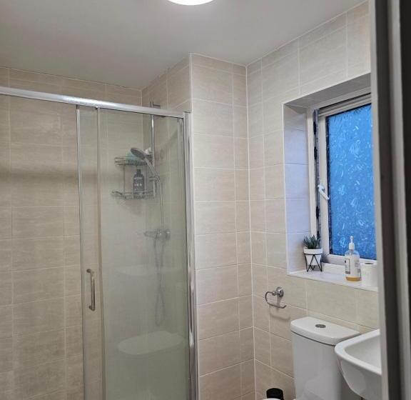 پانسیون Fabulous Guest House In Dartford