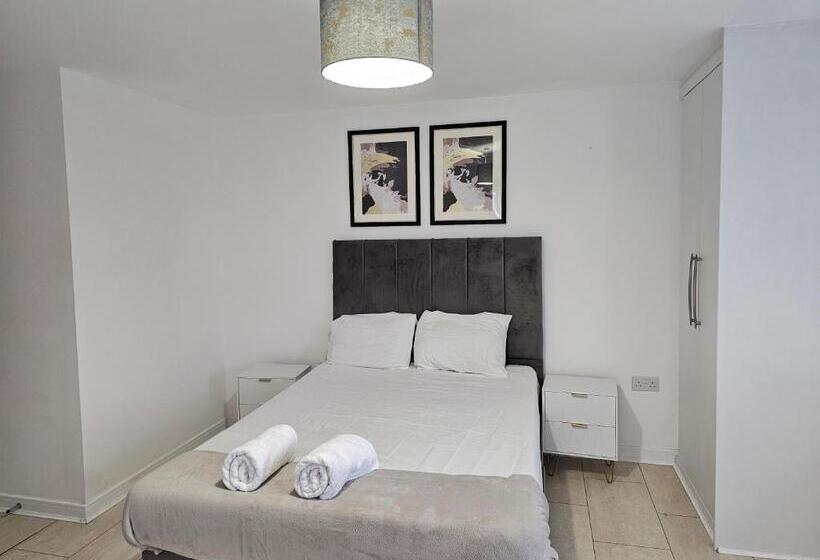پانسیون Fabulous Guest House In Dartford