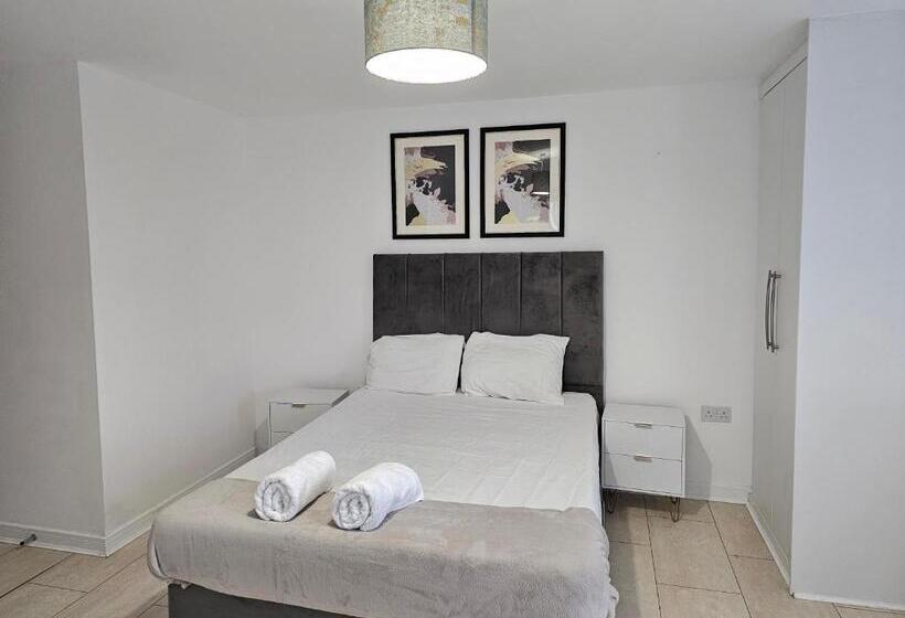 پانسیون Fabulous Guest House In Dartford