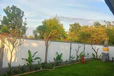 پانسیون Me Sari Guest House
